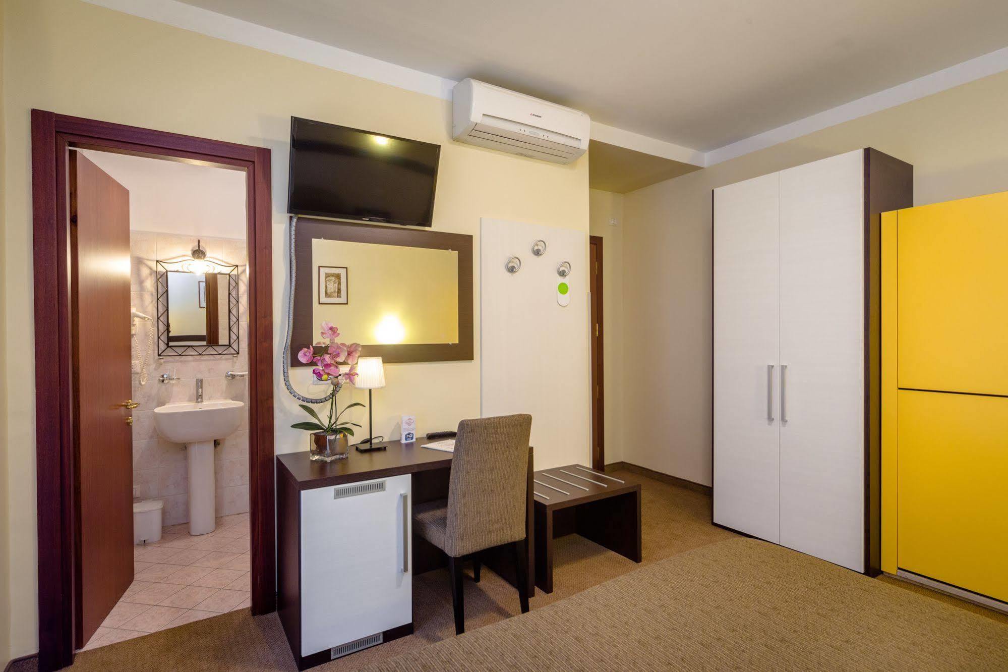 Hotel Boccascena جنوة المظهر الخارجي الصورة